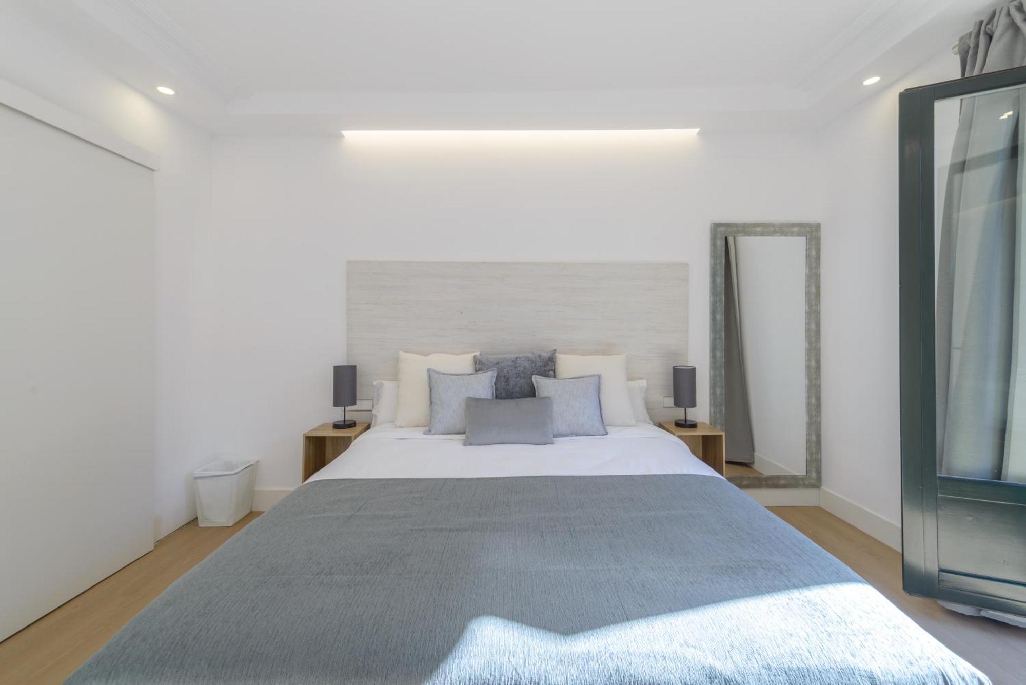 Gran Via New 2Br 1Bth Elevator Apartment มาดริด ภายนอก รูปภาพ