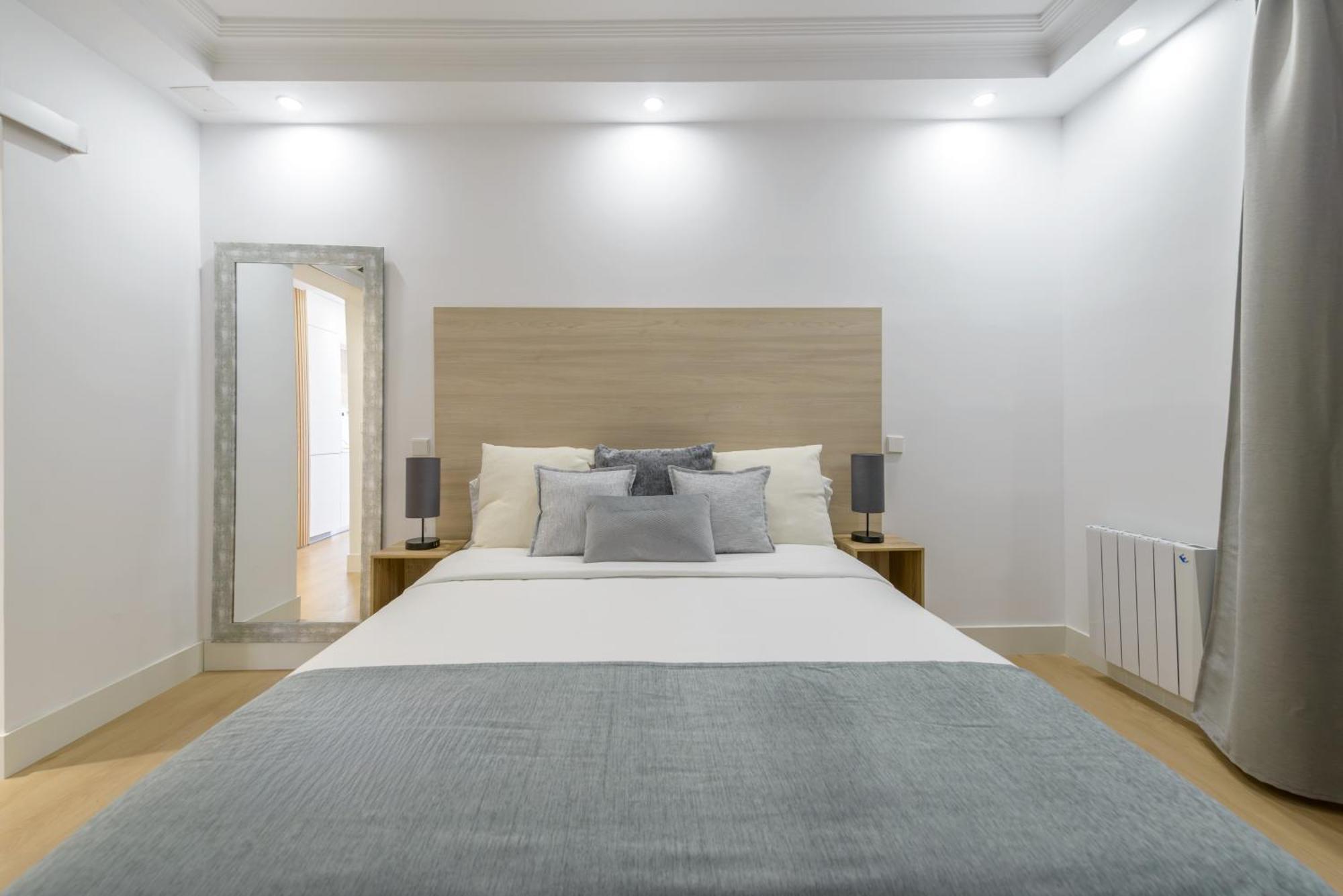 Gran Via New 2Br 1Bth Elevator Apartment มาดริด ภายนอก รูปภาพ